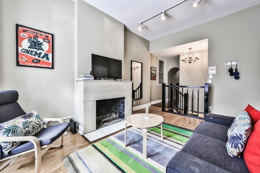 Building Photo - 1851 N Lincoln Ave