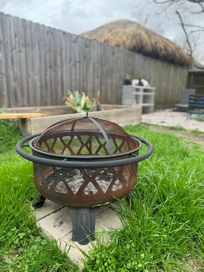 Building Photo - 5006 Hardy St