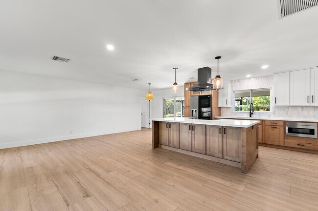 Building Photo - 10 SE Splitrail Cir