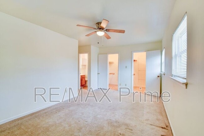 Building Photo - 2259 Sedgewick Dr