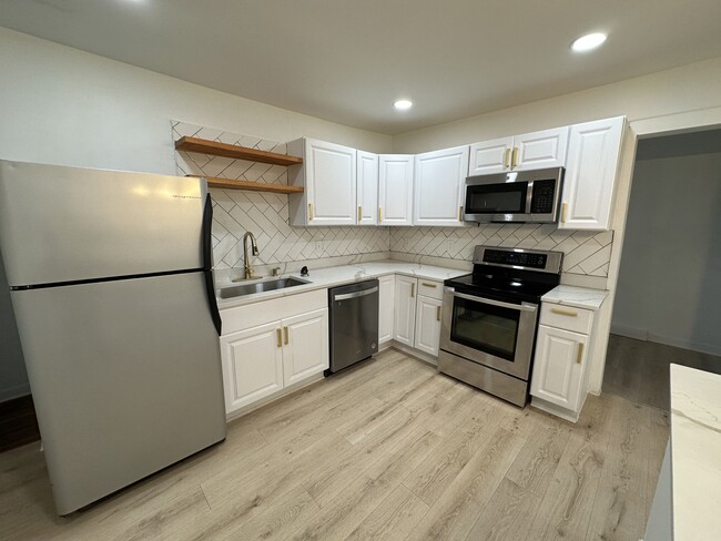 Building Photo - 519 Elgin St