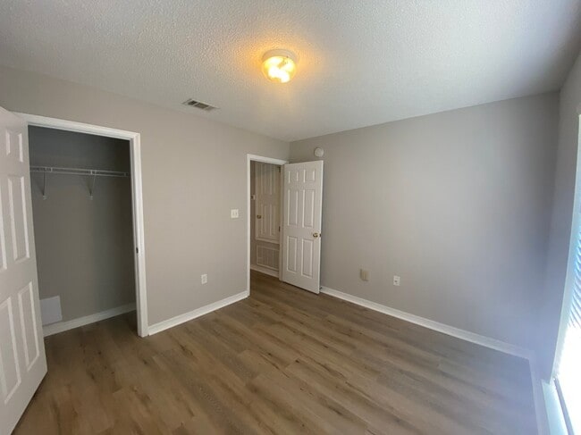 Building Photo - 9676 Parker Lake Cir