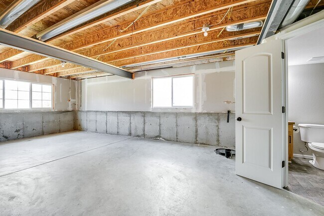 Building Photo - Totally Updated 3 Bedroom 4 Bath home