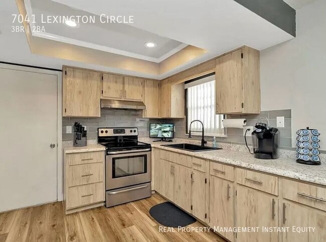 Building Photo - 7041 Lexington Cir