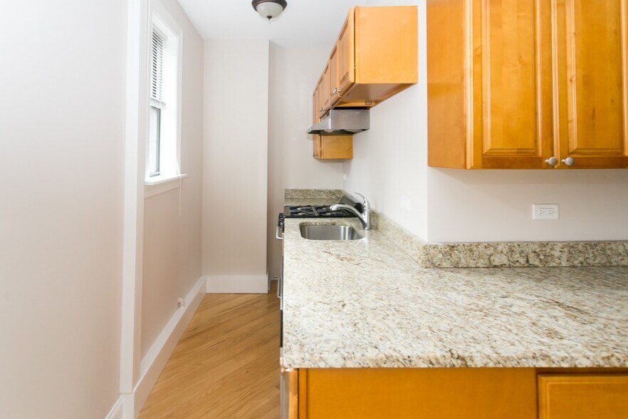 Building Photo - 946 Green Bay Rd