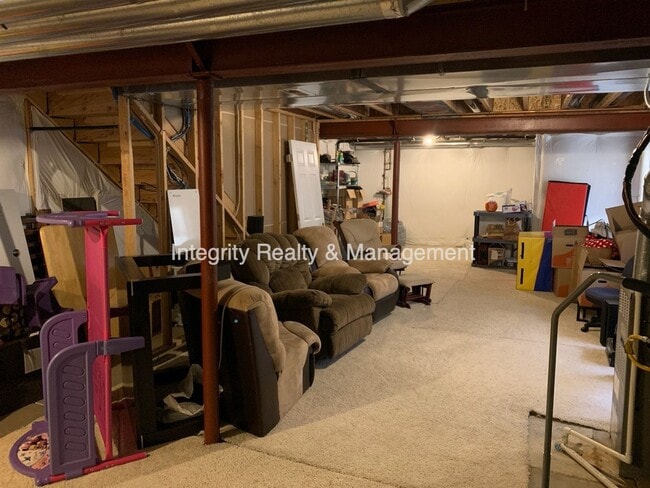 Building Photo - 3025 Redhaven Way