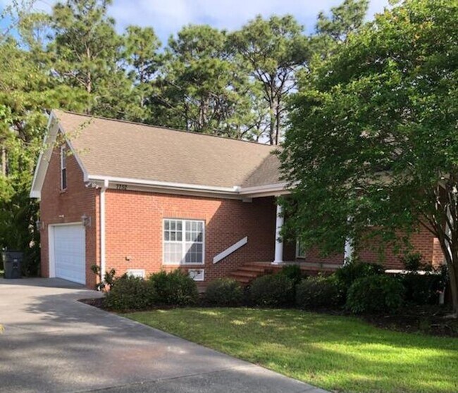 Building Photo - 4 bedroom/3 bathroom in Cypress Island community, minutes from Carolina Beach!