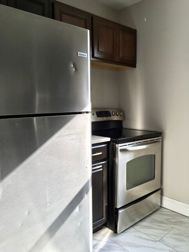 Building Photo - 1111 Gleneagle Rd