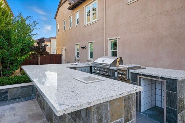 Building Photo - 201 Corriedale Ct