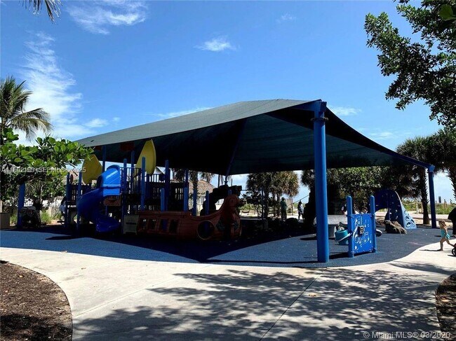 Building Photo - 5401 Collins Ave