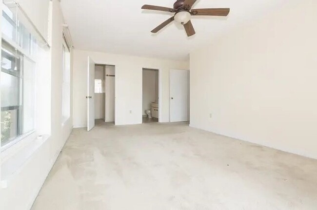 Building Photo - 50 S Common St