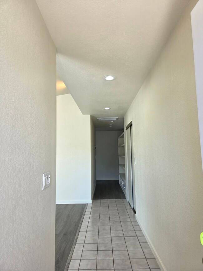 Building Photo - 4611 Harmony Pl