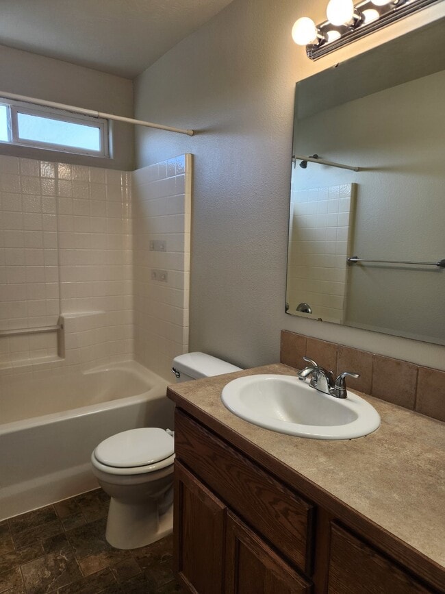 Building Photo - "Charming 4-Bedroom Boise Retreat with Cozy Fireplace and Spacious Living!"