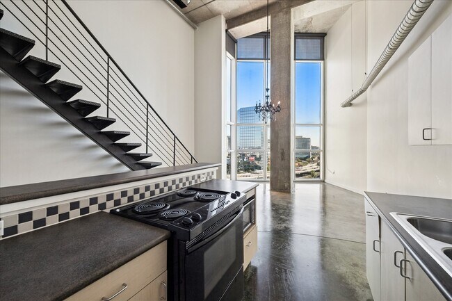 Building Photo - 2000 Bagby St