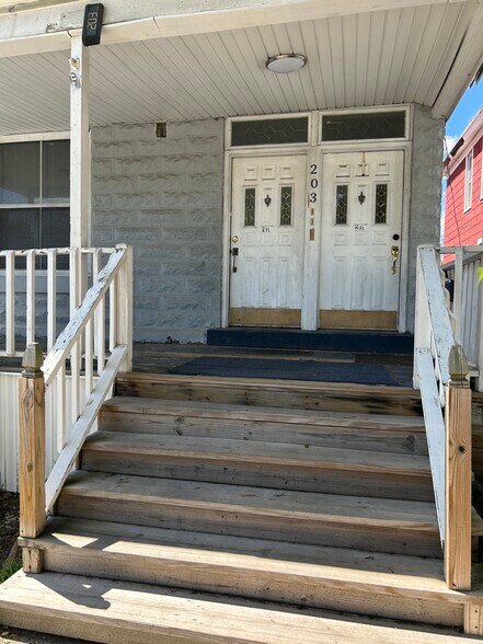 Building Photo - 203 5th Ave