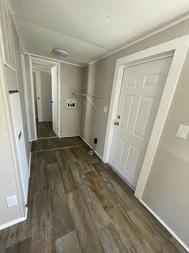 Building Photo - Cozy Charm Awaits in this Quaint 2 Bedroom Mobile Home!