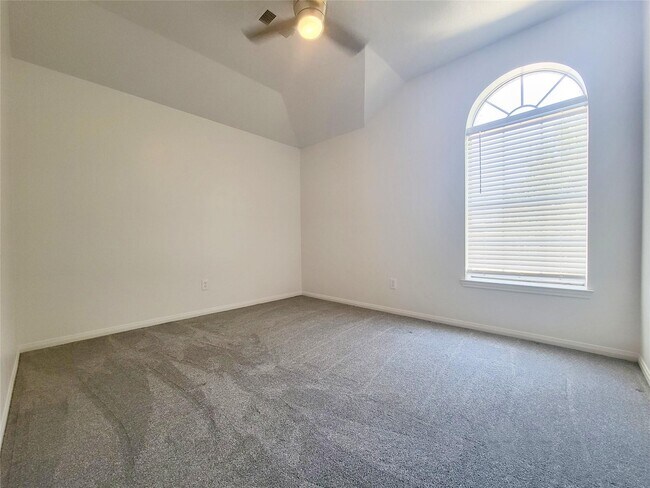 Building Photo - 20839 Beech Tree Dr