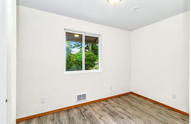 Building Photo - 4726 Lerch Rd