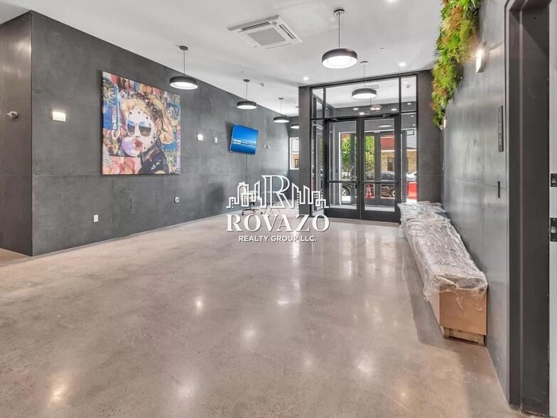 Building Photo - 39 Madison St