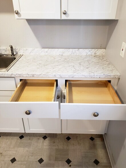 Building Photo - 10631 Saratoga st