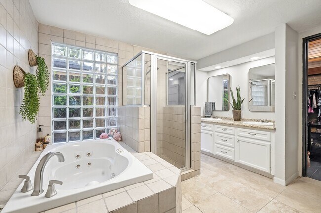 Building Photo - 29 Winged Foot Dr