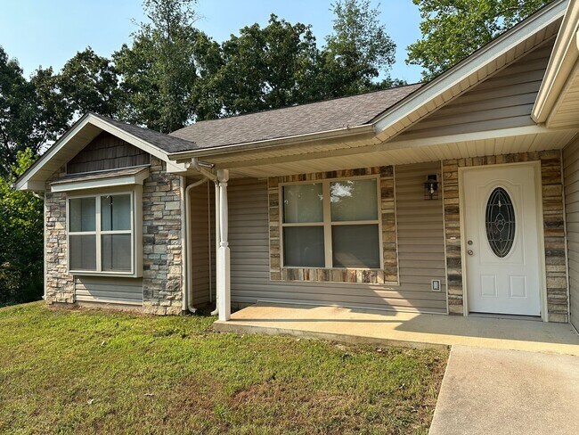 Building Photo - 335 Lyle Curtis Cir