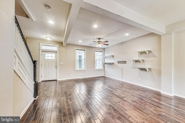 Building Photo - 627 Lamont St NW