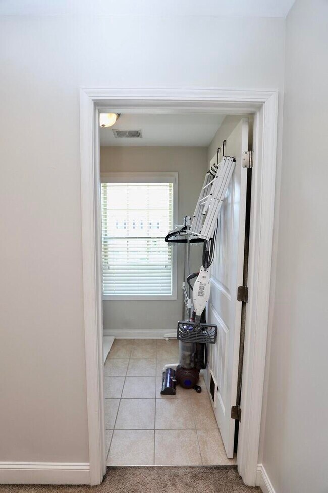 Building Photo - 545 Curlew Cir