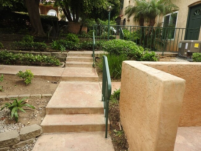 Building Photo - 2 BDR Townhome in Ocean Beach with 2 Car G...
