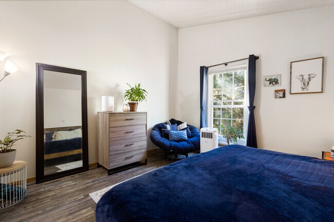 Building Photo - 3556 Queen Anne Way