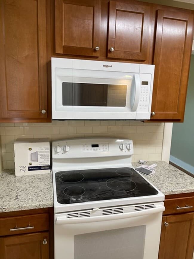 Building Photo - Great 2BR/1BA Condo Villa Rose