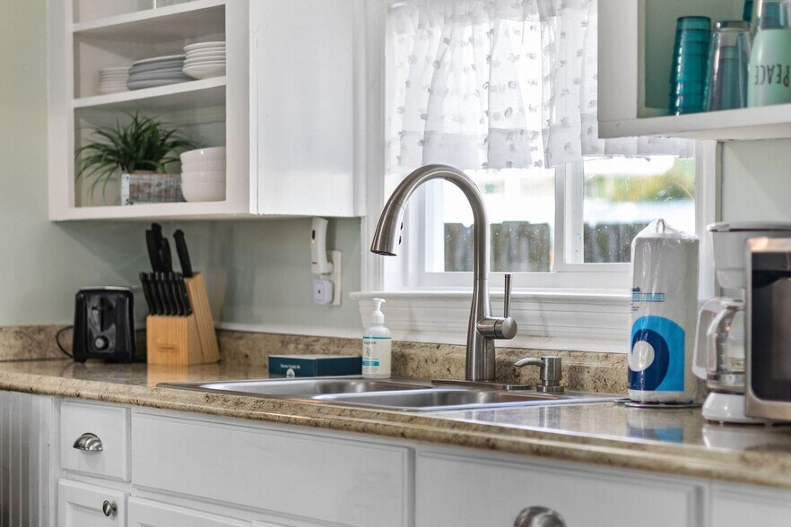 Building Photo - 347 Seabreeze Dr