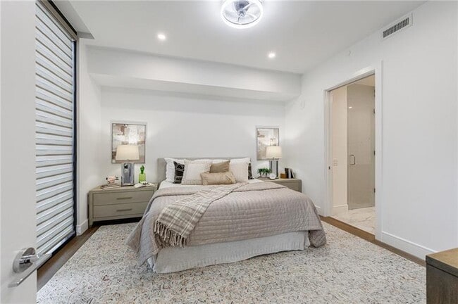 Building Photo - 2425 Peachtree Rd NE