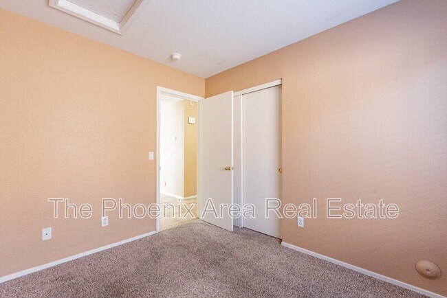 Building Photo - 1261 N Balboa Dr
