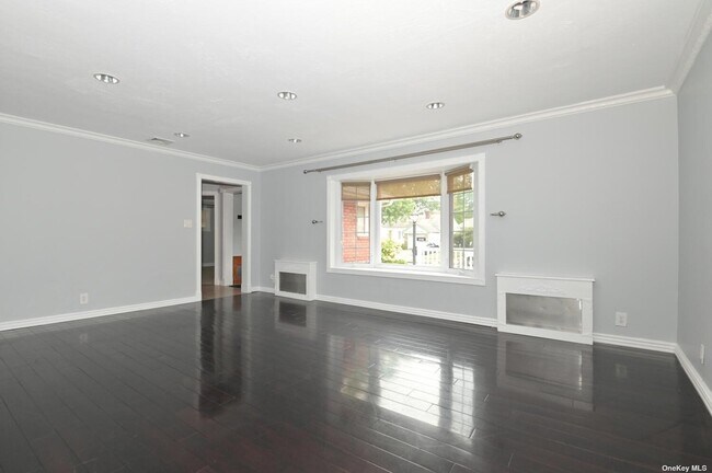 Building Photo - 1656 Putney Rd