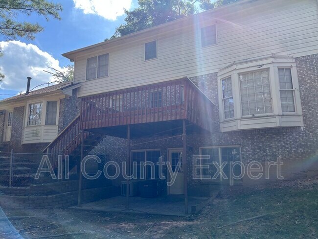 Building Photo - 2300 Fenhurst Pl