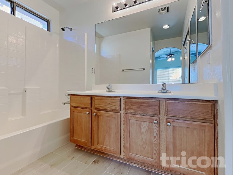 Building Photo - 21659 W Durango St