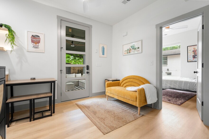 Building Photo - 530 Continental Dr