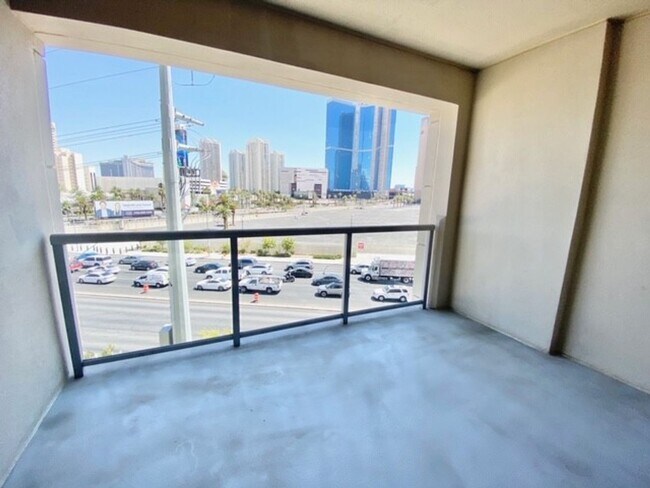 Building Photo - GREAT 1 BED, 1 BATH 867 SQFT HIGH RISE CON...