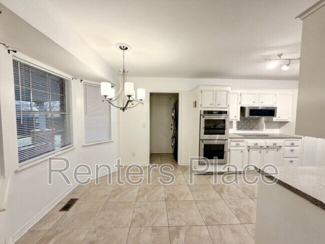 Building Photo - 6310 S 72nd E Pl