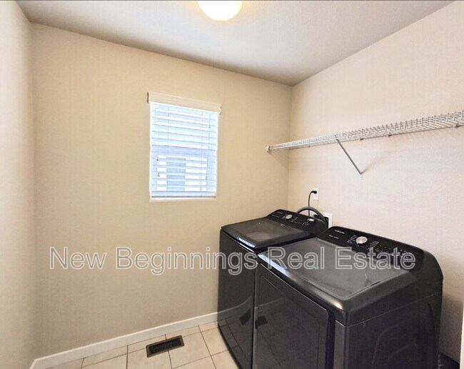 Building Photo - 2562 Ellingwood Dr