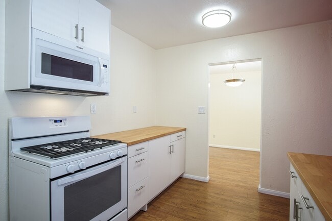 Building Photo - Historic Kensington - Charming 2bd/2ba with Bonus Room & parking - Ground floor Level