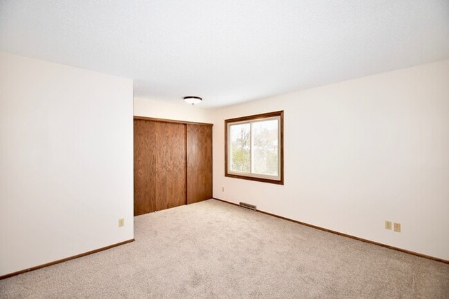 Building Photo - Available November 1st - updated 3 bed, 2....
