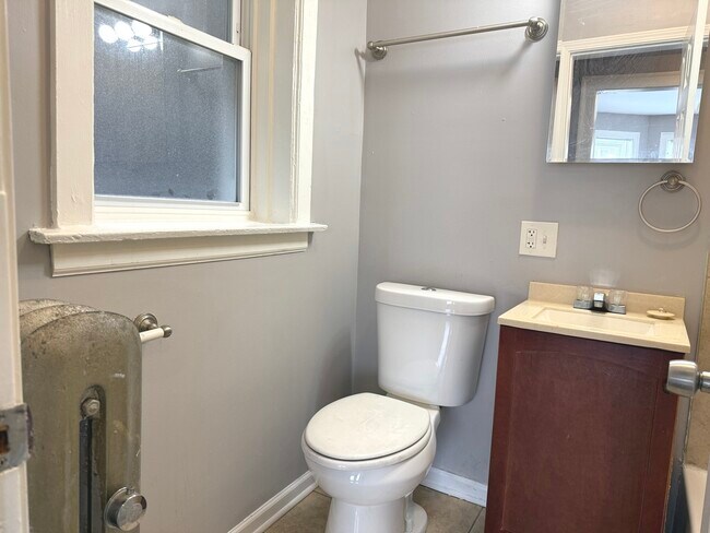 Building Photo - 7615 S Kingston Ave