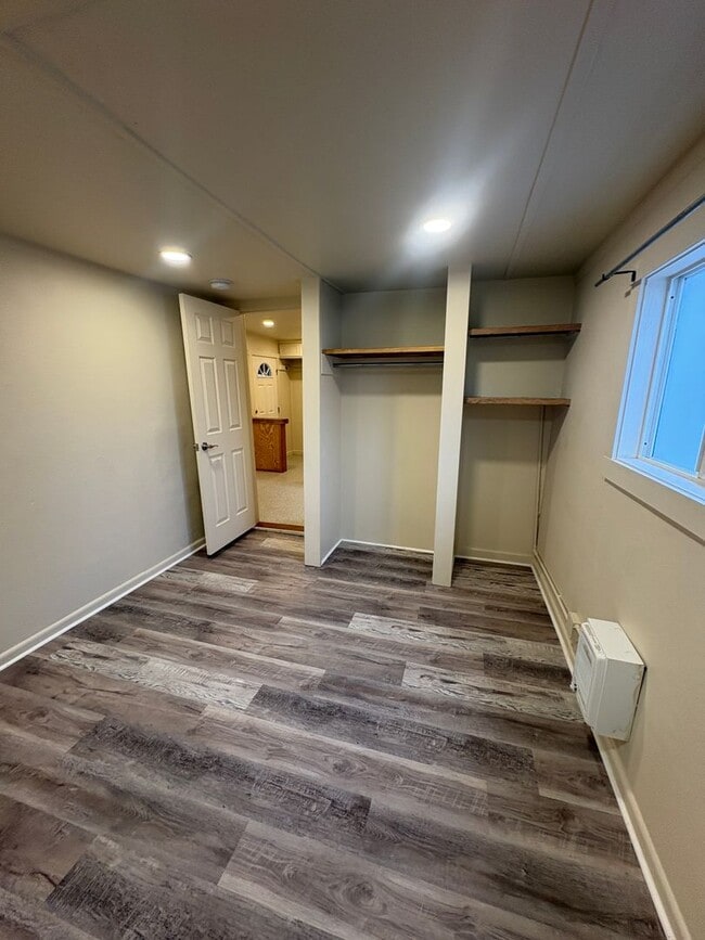 Building Photo - 1 Bedroom Apartment in Camellia Park