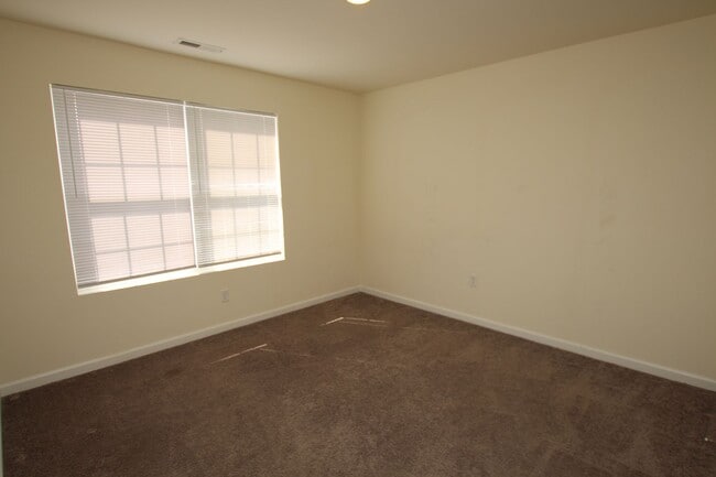 Building Photo - Modern Home for Immediate Occupancy – Avai...