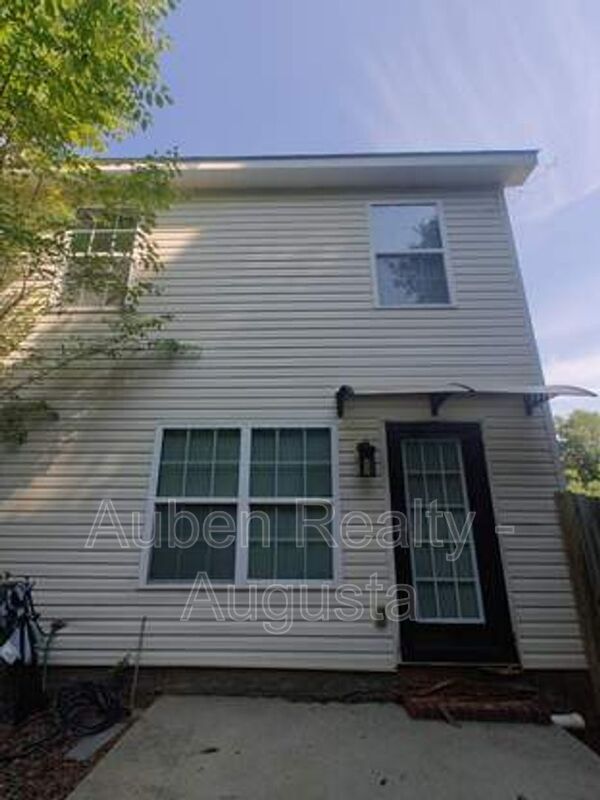 Building Photo - 2078 Reserve Ln