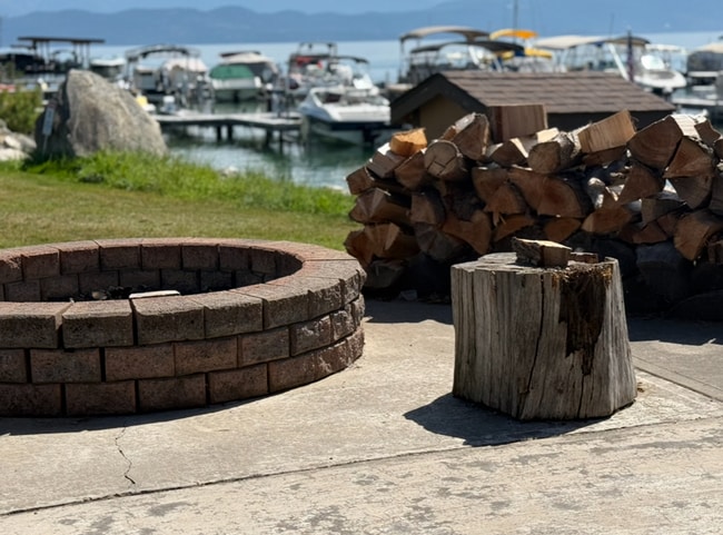 Building Photo - Beautiful Lakeside Home
