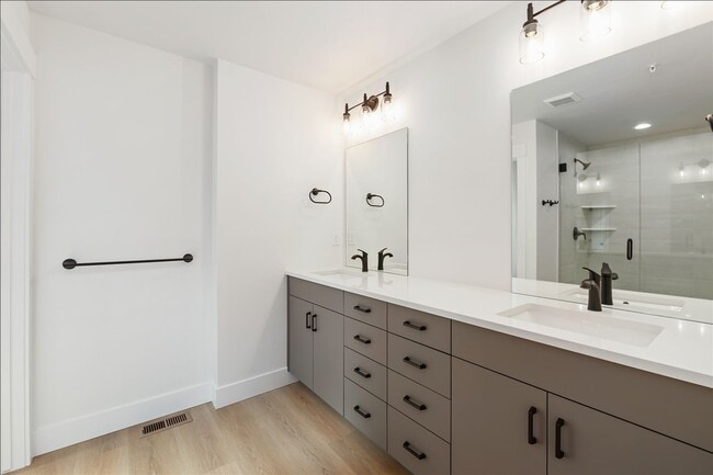 Building Photo - Modern, New 3-Story Boise Bench Townhome with Garage in a Prime Location