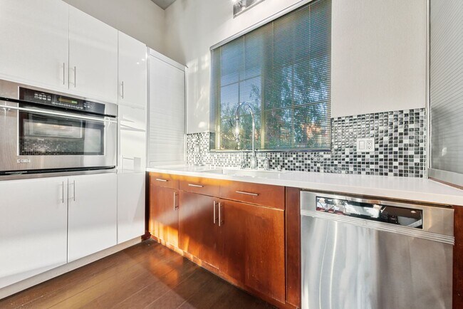 Building Photo - FULLY FURNISHED INDUSTRIAL LOFT SYTLE HOME